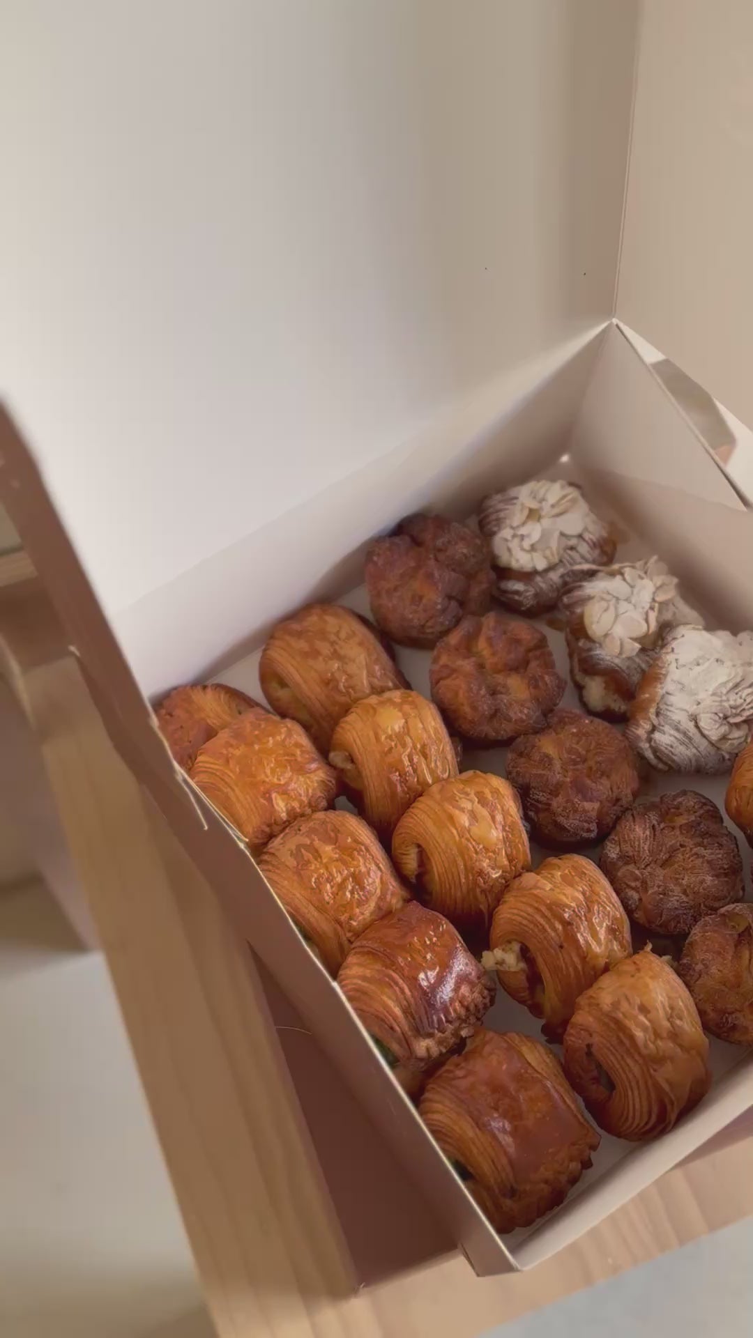 (PRE-ORDER) The SO-CIAL BOX - 20PCS